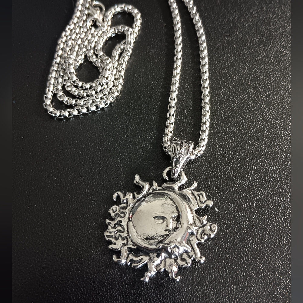 Sun Moon Kiss Necklace (New)